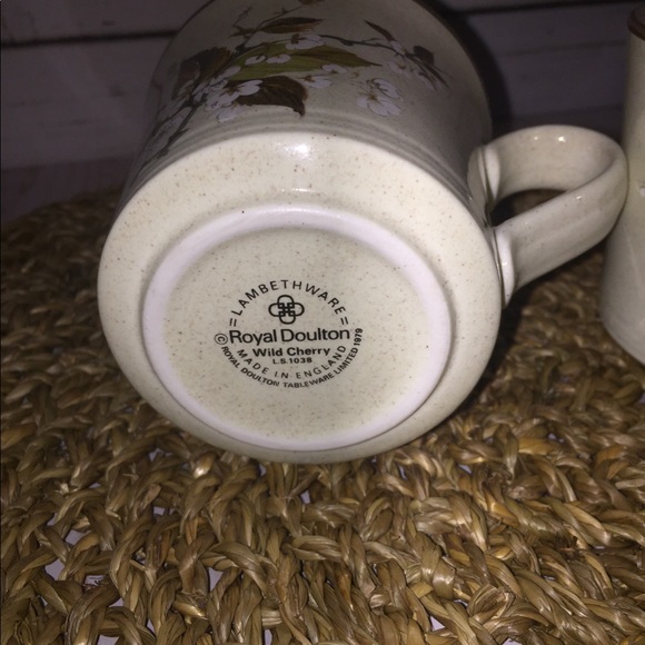 Royal Doulton Wild Cherry Teacups - Picture 3 of 4